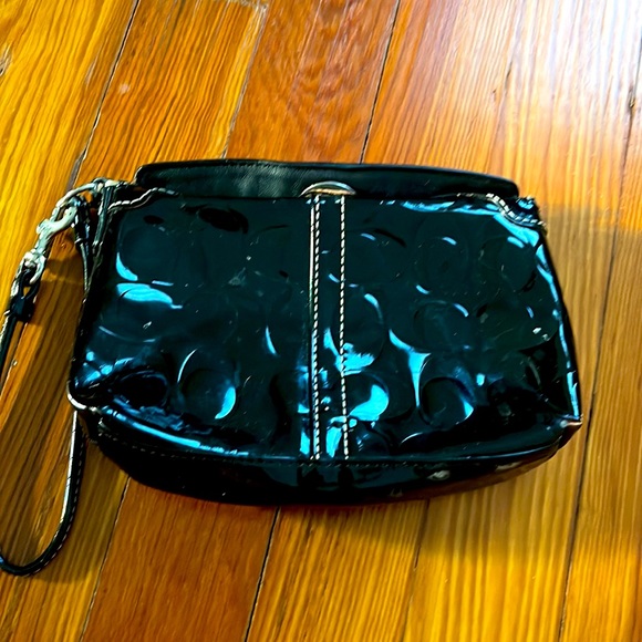 Coach Black Patent Leather Signature Wristlet. - Picture 2 of 12